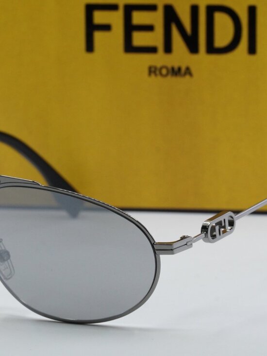 Fendi FE40072U 14C Aviator Sunglasses - Light Ruthenium /Silver Mirror main image 8